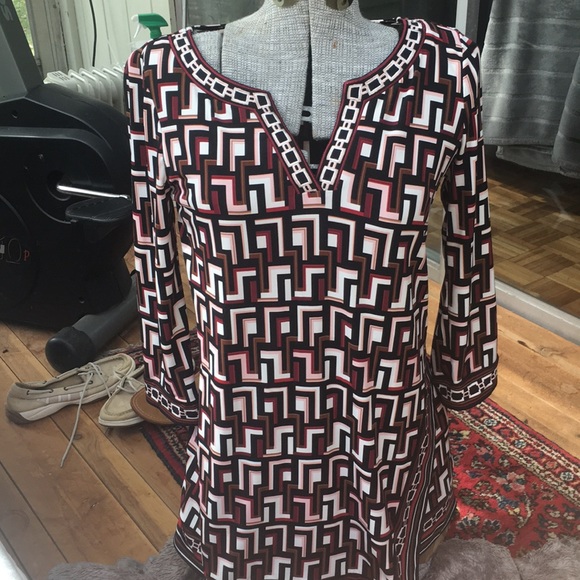 White House Black Market - Picture 1 of 4